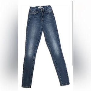Women’s Curvy Fit Skinny Jeans